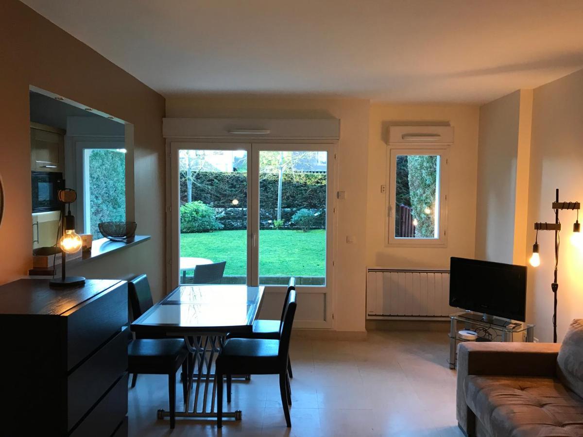 Appartement Cosy avec jardinA deux pas de la Mer Deauville Extérieur photo