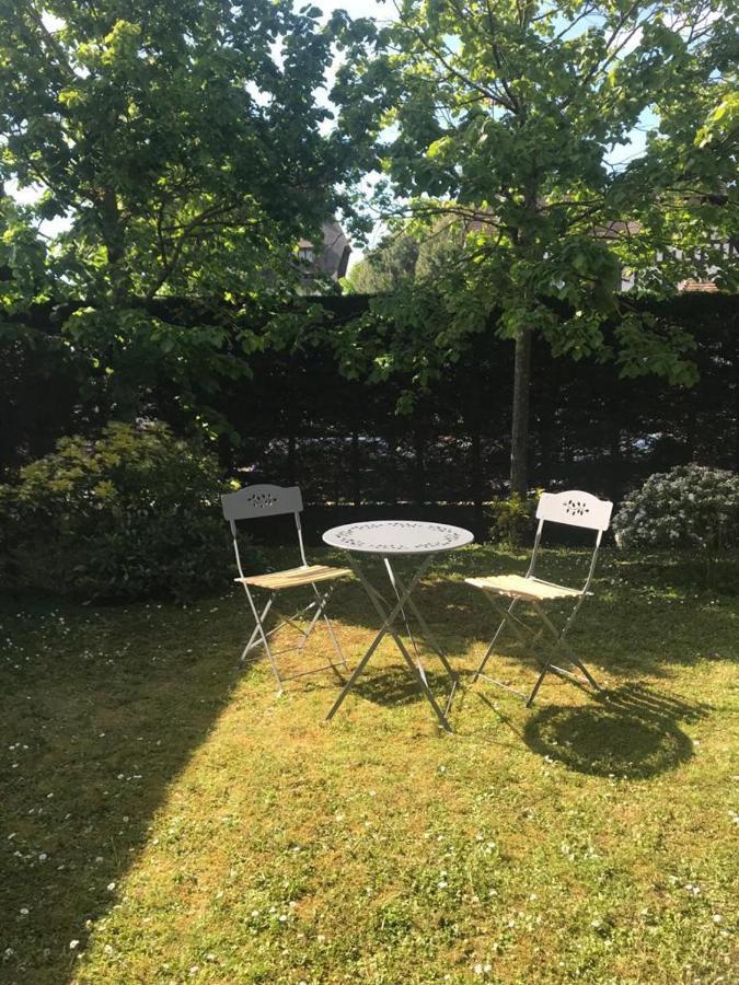 Appartement Cosy avec jardinA deux pas de la Mer Deauville Extérieur photo