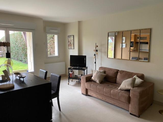 Appartement Cosy avec jardinA deux pas de la Mer Deauville Extérieur photo