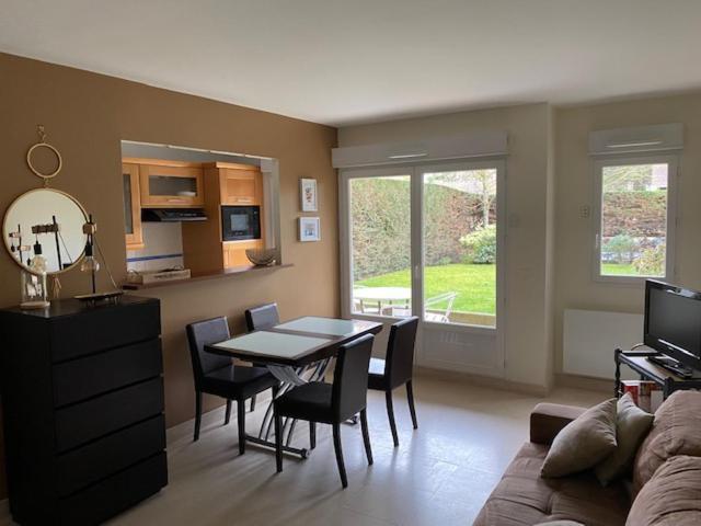 Appartement Cosy avec jardinA deux pas de la Mer Deauville Extérieur photo